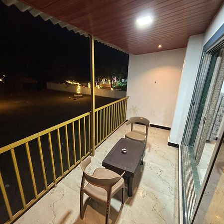 Sea Royal Rooms And Cafe Virar ภายนอก รูปภาพ