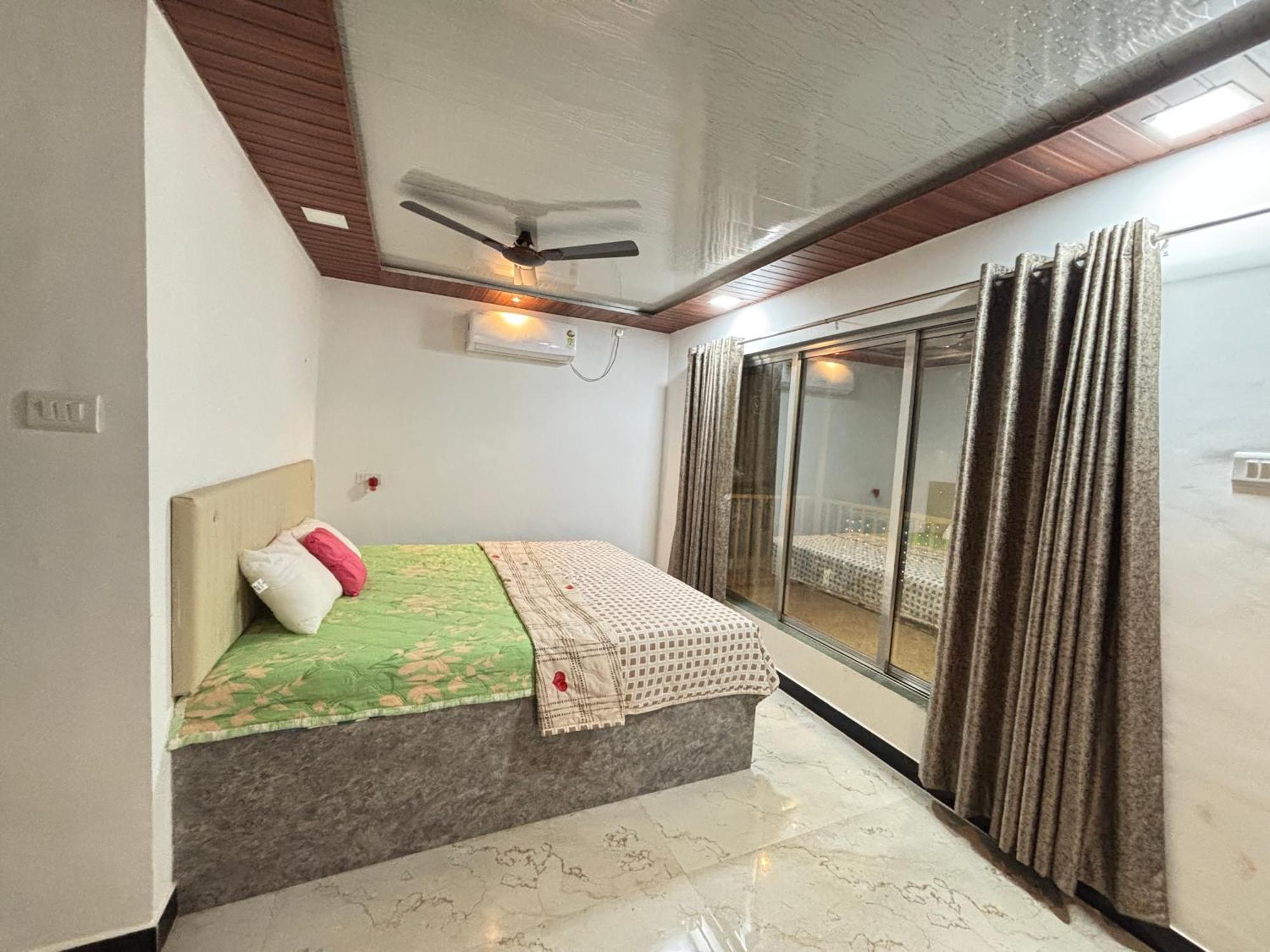 Sea Royal Rooms And Cafe Virar ภายนอก รูปภาพ