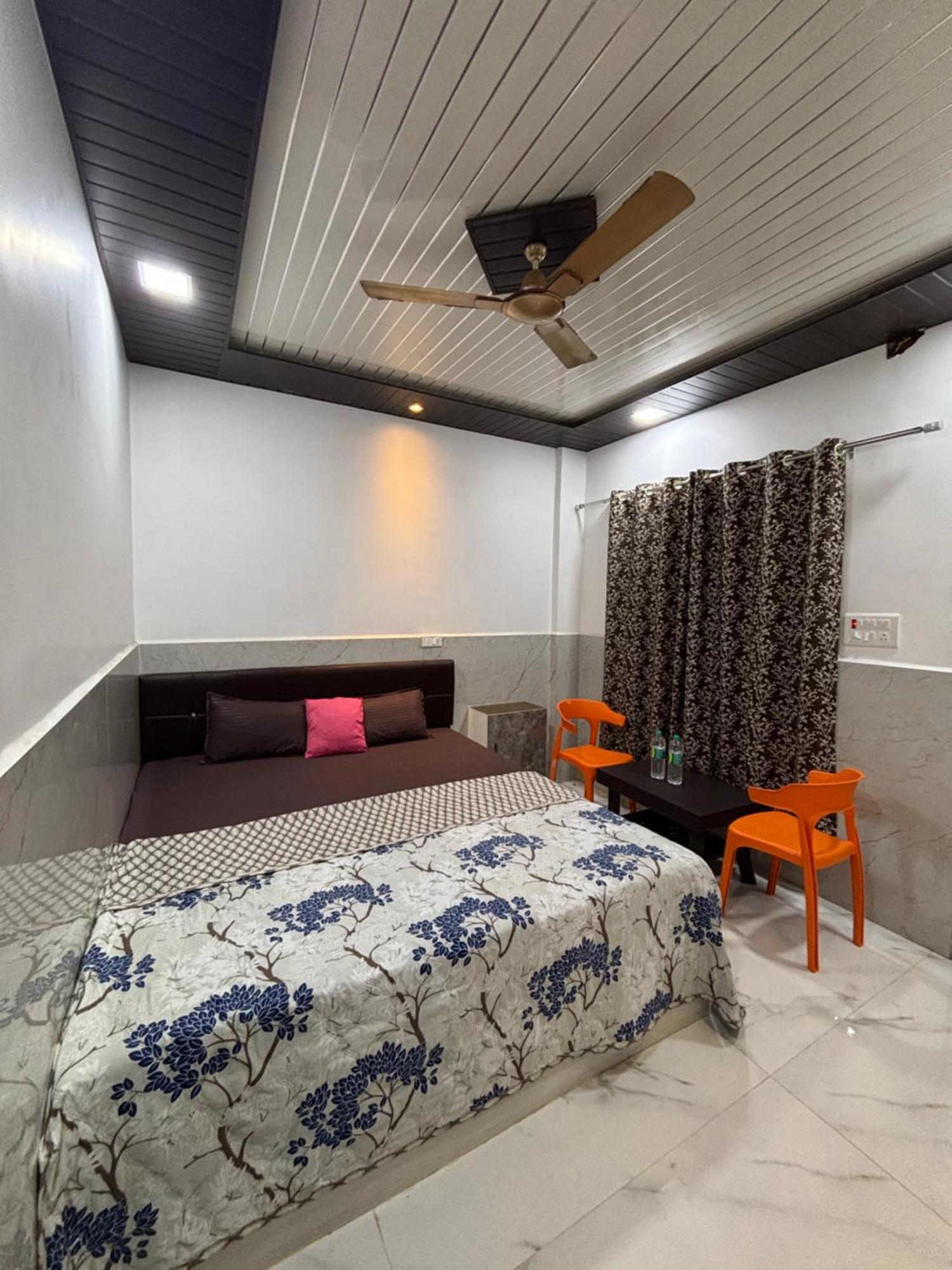 Sea Royal Rooms And Cafe Virar ภายนอก รูปภาพ