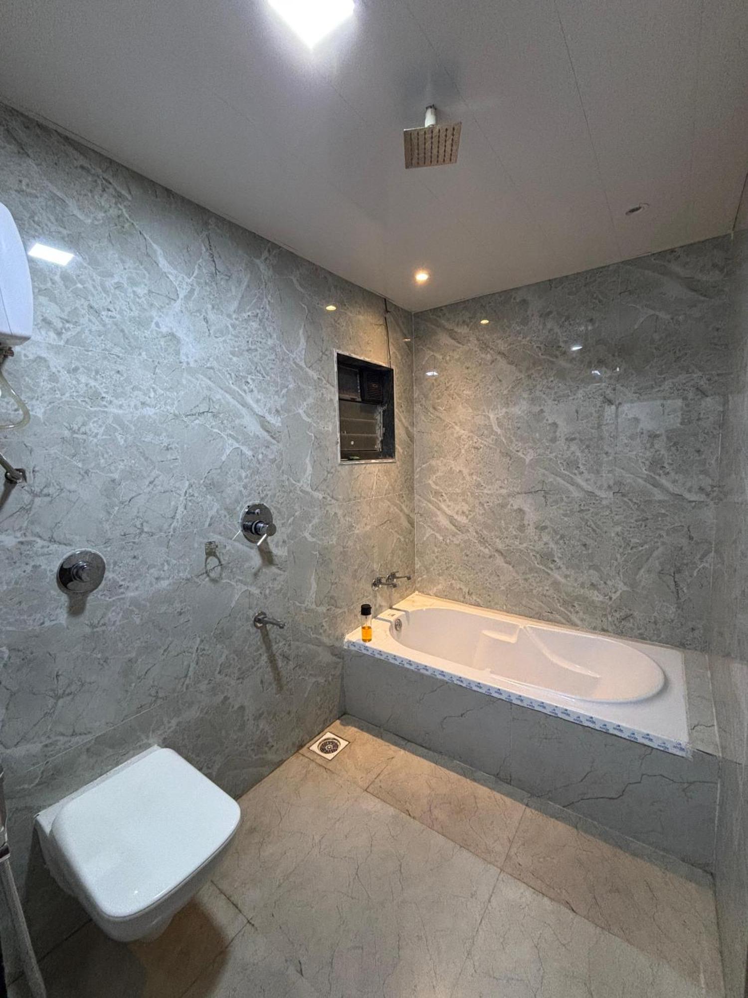 Sea Royal Rooms And Cafe Virar ภายนอก รูปภาพ