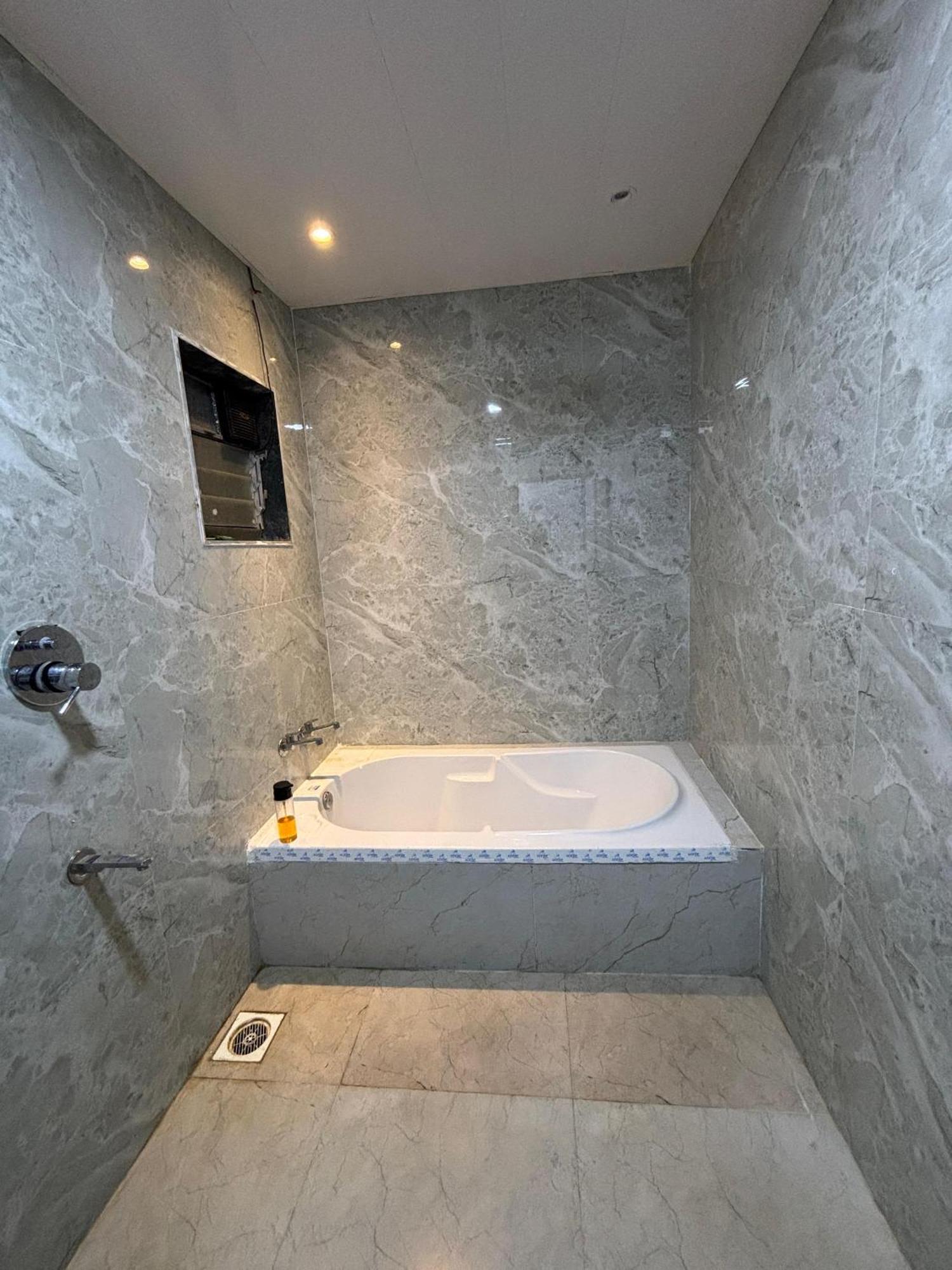 Sea Royal Rooms And Cafe Virar ภายนอก รูปภาพ
